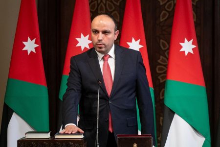 وزير الشباب يتجاوز صلاحياته بإحالة موظف على التقاعد المبكر!