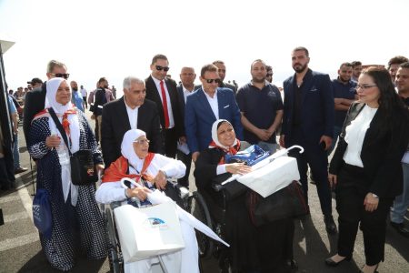 المحافظ الحجاج والمدير العام العبادله الأخلاق حين ترسم ملامح الرجال .. في استقبال الحجاج المصريين