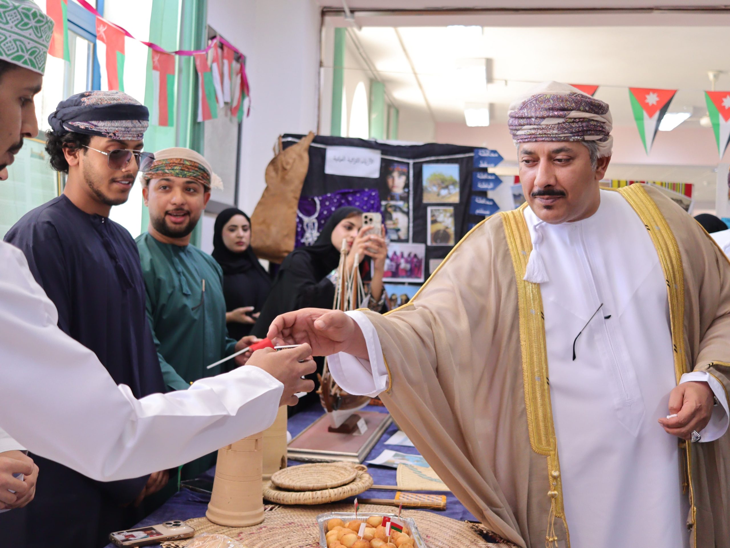 %D8%B5%D9%88%D8%B1%D8%A9 %D9%88%D8%A7%D8%AA%D8%B3%D8%A7%D8%A8 %D8%A8%D8%AA%D8%A7%D8%B1%D9%8A%D8%AE 2025 06 03 %D9%81%D9%8A 13.56.00 2b00735a scaled - وكالة عكاظ الاخبارية