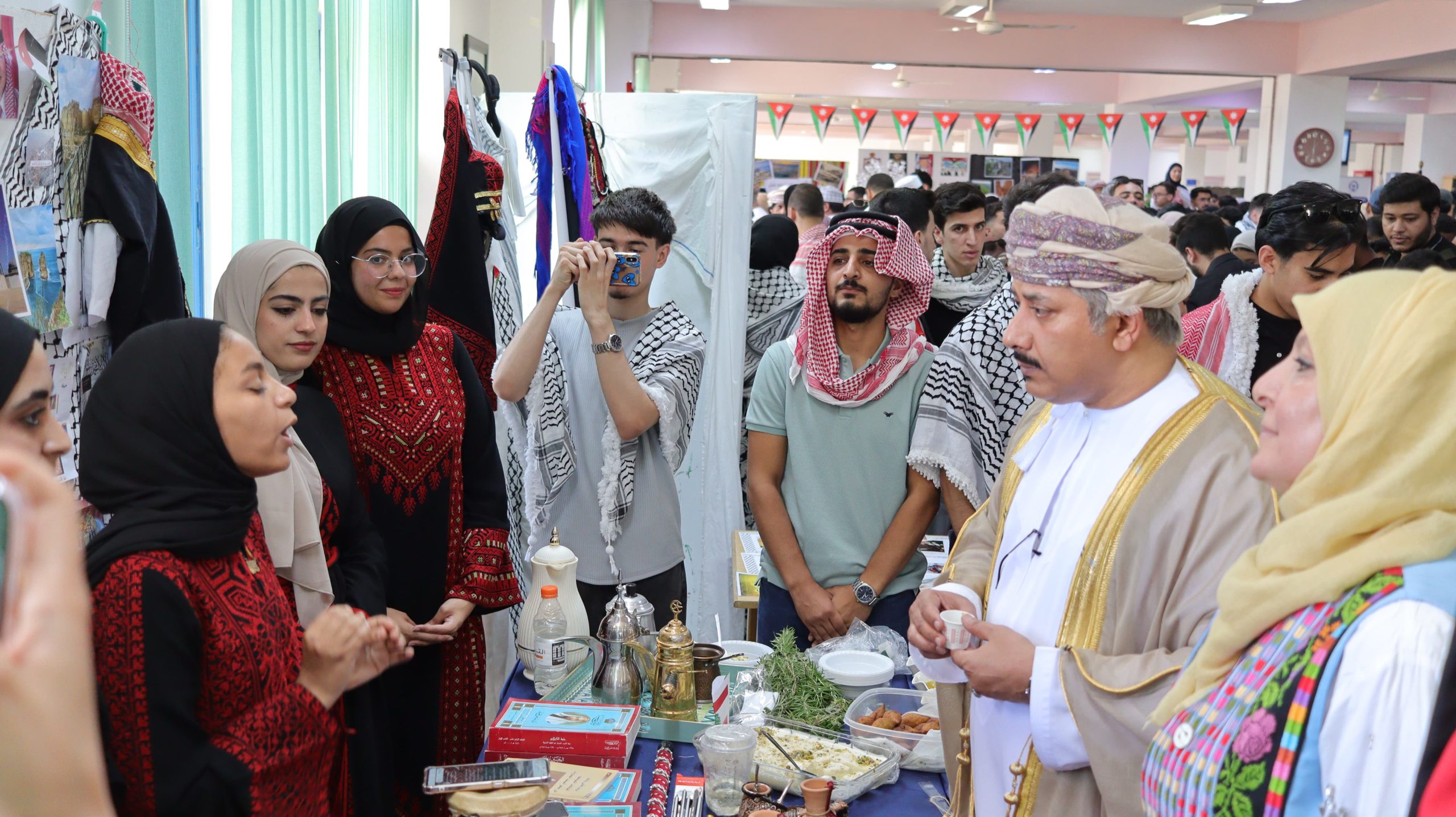 %D8%B5%D9%88%D8%B1%D8%A9 %D9%88%D8%A7%D8%AA%D8%B3%D8%A7%D8%A8 %D8%A8%D8%AA%D8%A7%D8%B1%D9%8A%D8%AE 2025 06 03 %D9%81%D9%8A 13.56.03 82573bc4 scaled - وكالة عكاظ الاخبارية